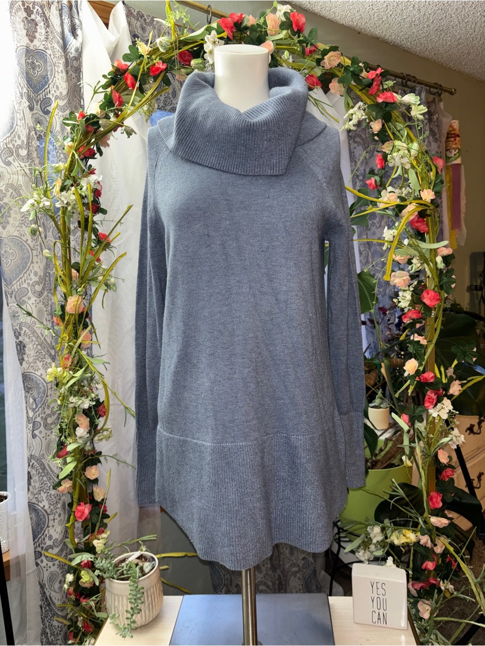 Grace The Perfect Fit Stone Gray Crowl Neck Tunic Sweater Women’s Size Small